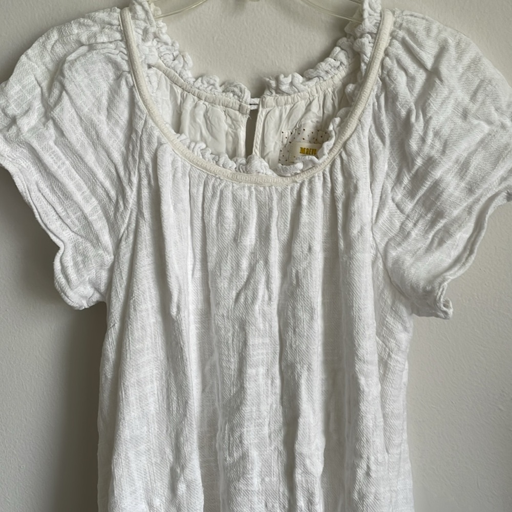 White gauze Dress with Ruffled neck